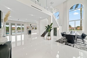 Dining - Lakeside Fun: Pool, Jacuzzi, Games & More! (Miami)