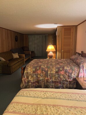 3 bedrooms, bed sheets - Lake front home  (Greers Ferry)