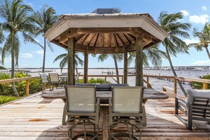 屋外ダイニングエリア