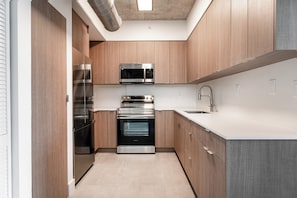 Deluxe Apartment, City View | Private kitchen | Fridge, microwave, stovetop, cookware/dishes/utensils - Milan Aventura Hotel (Ojus)