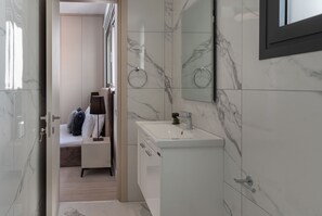 Luxury-Apartment, Stadtblick | Badezimmer