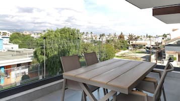 Luxury-Apartment, Stadtblick | Terrasse/Patio