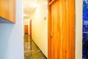 Lobby - Hotel Emirates Suite (Mumbai)