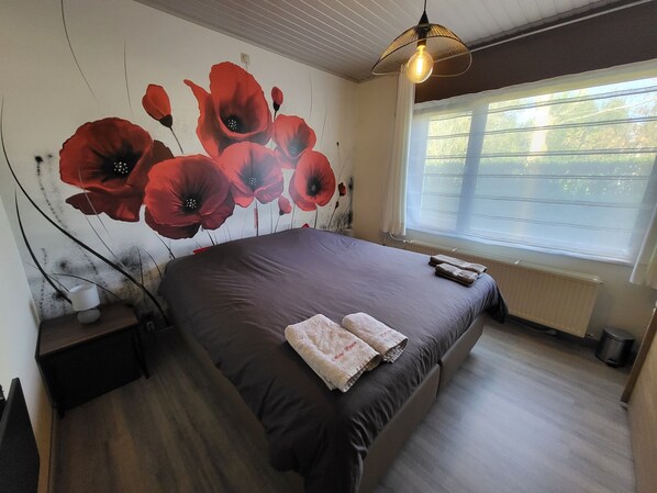 3 bedrooms, free WiFi, bed sheets - Mary's Poppies, in the heart of a small, peaceful village, ideal for recharging your batteries! (Tournai)