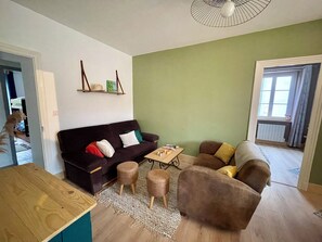 Smart TV, reproductor de DVD, libros, estéreo