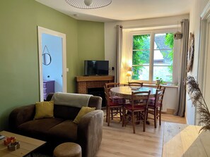 Smart TV, reproductor de DVD, libros, estéreo