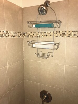 Hair dryer, towels, soap, toilet paper - Safe neighborhood, short drive to ski resort, concert venues, etc (Ballwin)