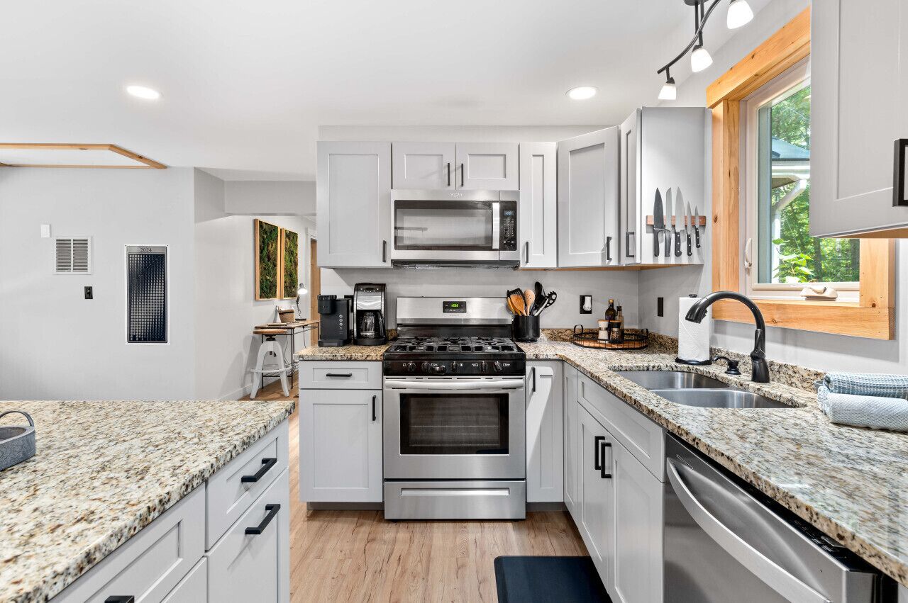 冰箱、微波炉、烤箱、炉灶