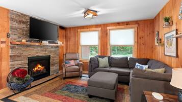 Smart-TV, Kamin, Tischfußball, Stereoanlage