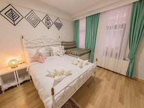 Classic Triple Room, City View | In-room safe, desk, laptop workspace, soundproofing - Duru Apart Istanbul (Istanbul)