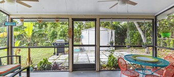 Charming 2-bedroom house with AC, WiFi in lovely Jensen Beach