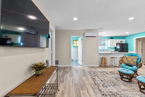 Smart TV - Charming 2-bedroom house with AC, WiFi in lovely Jensen Beach (Jensen Beach)