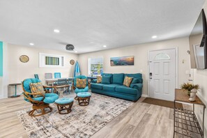 Smart TV - Charming 2-bedroom house with AC, WiFi in lovely Jensen Beach (Jensen Beach)