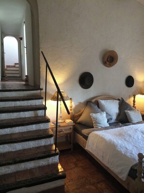 3 bedrooms, in-room safe, desk, iron/ironing board