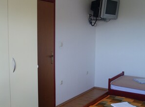 1 chambre, fer et planche à repasser, Wi-Fi, draps fournis
