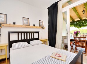 2 habitaciones, tabla de planchar con plancha, internet y ropa de cama 