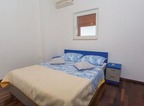 1 bedroom, iron/ironing board, Internet, bed sheets - Apartments Grljusic - One Bedroom Apartment 208 (Makarska)