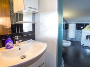 Shower, hair dryer, towels - Apartments Grljusic - One Bedroom Apartment with Sea View 207 (Makarska)