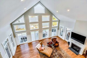 Smart TV, fireplace, offices - Lakefront Lake Anna, Dock, Beach, Deck (Orange)