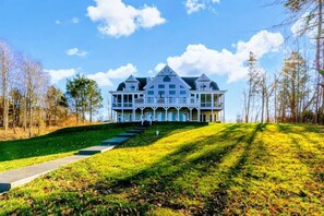 Exterior - NEW 7BR Lakefront Lake Anna, Dock, Beach, Deck (Orange)