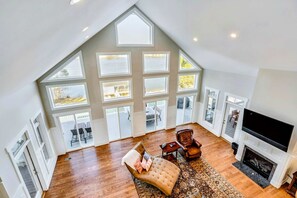 Smart TV, fireplace, offices