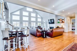Interior - Lakefront Lake Anna, Dock, Beach, Deck (Orange)