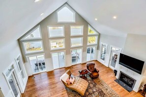 Smart TV, fireplace, offices - NEW 7BR Lakefront Lake Anna, Dock, Beach, Deck (Orange)