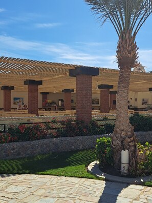 Outdoor dining - Studio at elkarma hotel & aqua park (Hurghada)