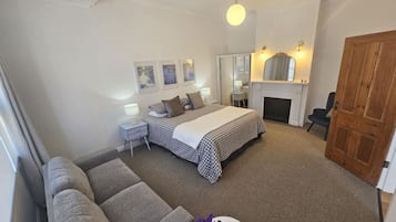 3 bedrooms, desk, free WiFi, bed sheets