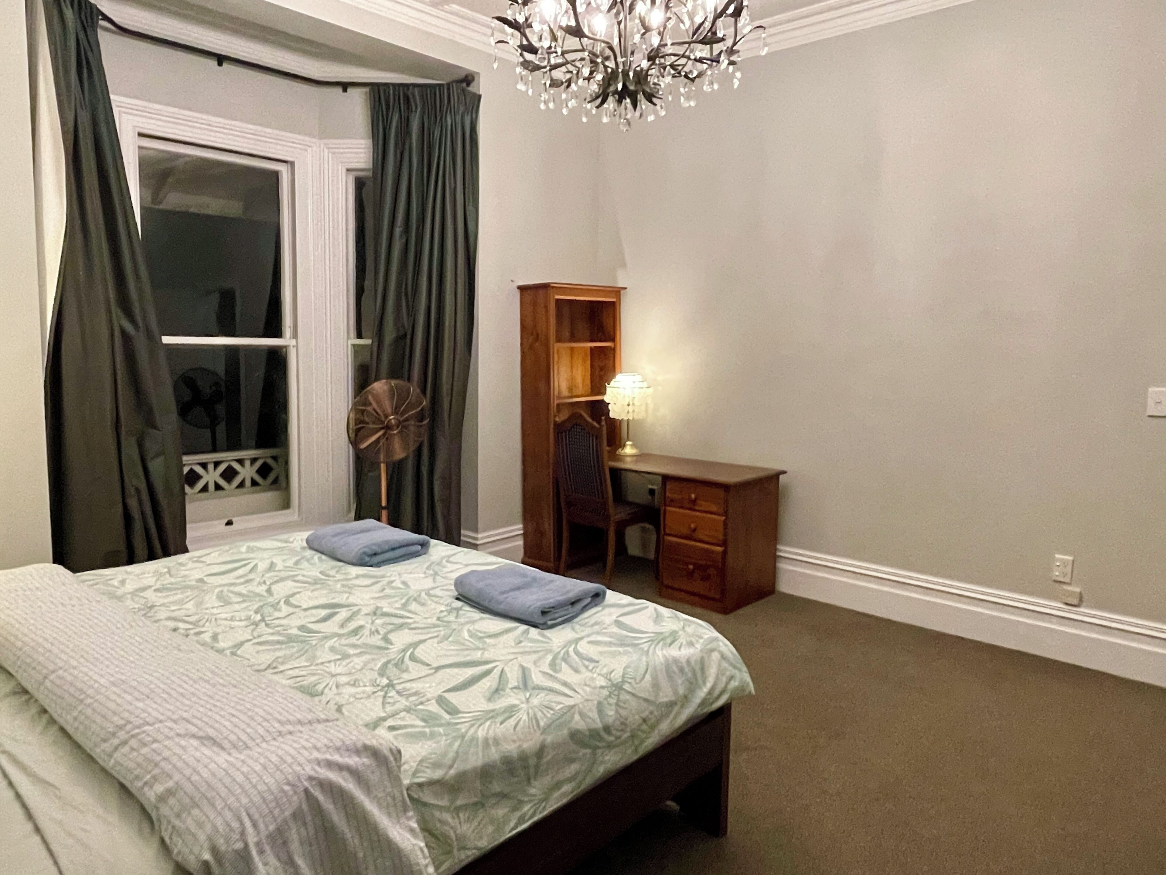 6 bedrooms, desk, iron/ironing board, WiFi