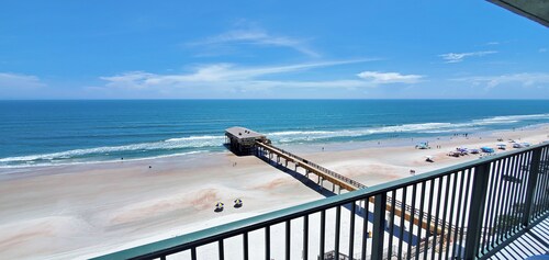 Beautiful Oceanside Condo with Beach Access and NEW Pool/Hot tub