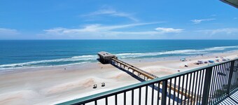 Beautiful Oceanside Condo with Beach Access and NEW Pool/Hot tub