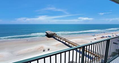 Beautiful Oceanside Condo with Beach Access and NEW Pool/Hot tub
