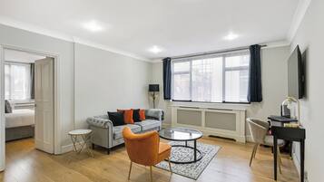 55-inch Smart TV with digital channels, Netflix, streaming services