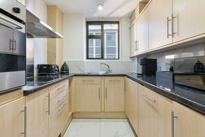 Coffee/tea maker, electric kettle - Avari Apartments - Princeton Collection (London)