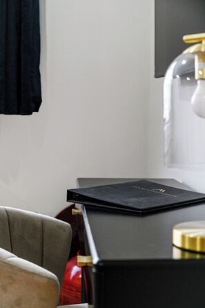 55-inch Smart TV with digital channels, Netflix, streaming services - Avari Apartments - Princeton Collection (London)