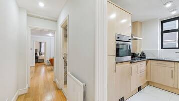 Coffee/tea maker, electric kettle