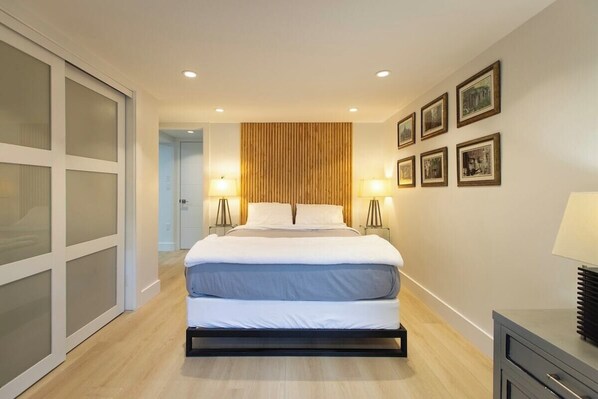 1 chambre, fer et planche à repasser, lit de bébé portatif, Wi-Fi