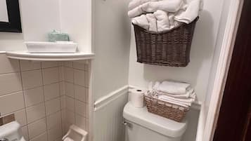 Een douche, handdoeken