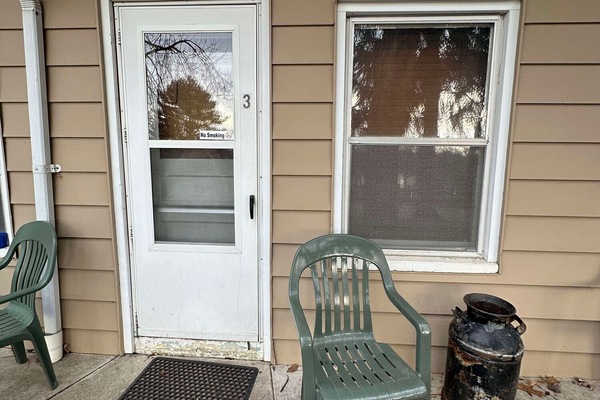 Room 3 with seating outside