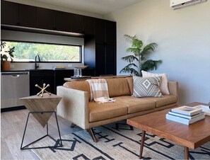 Living area - Charming/New 1-bedroom cottage: AC, WiFi, Private Parking in exclusive Phx/PV (Phoenix)