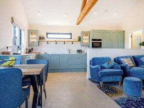 Interior - 2 bedroom accommodation in Thorness (Thorness)