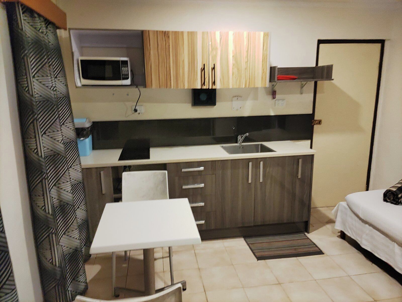 Mini-Kühlschrank, Mikrowelle