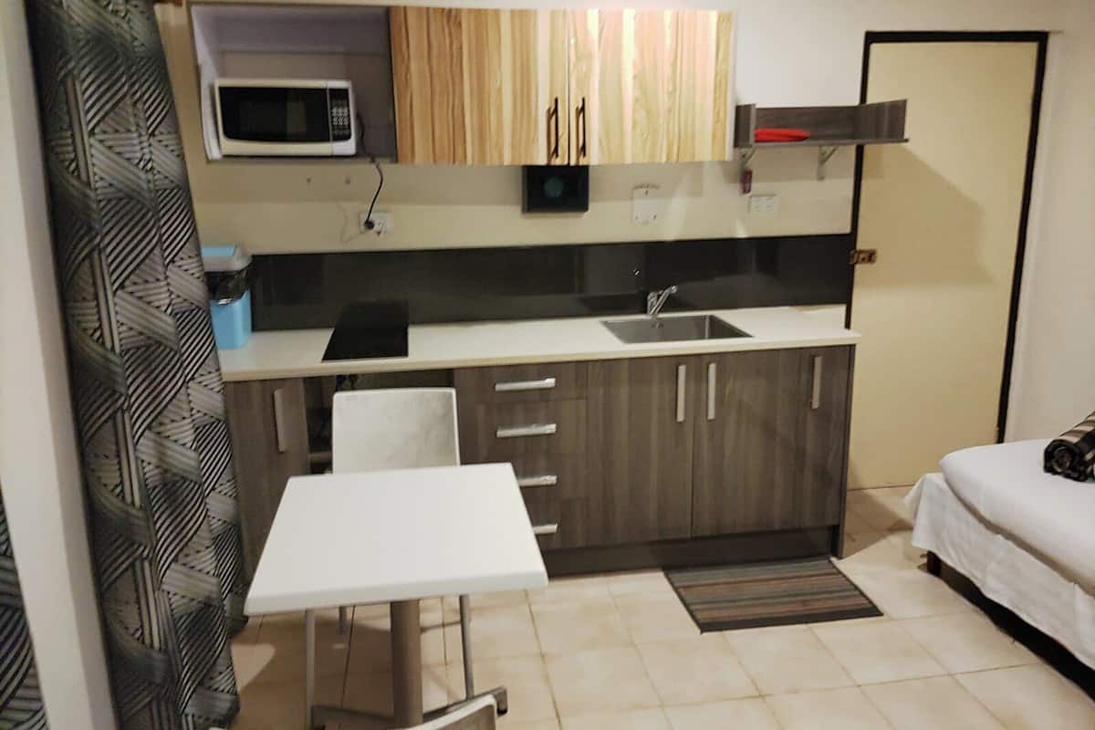 Mini-Kühlschrank, Mikrowelle