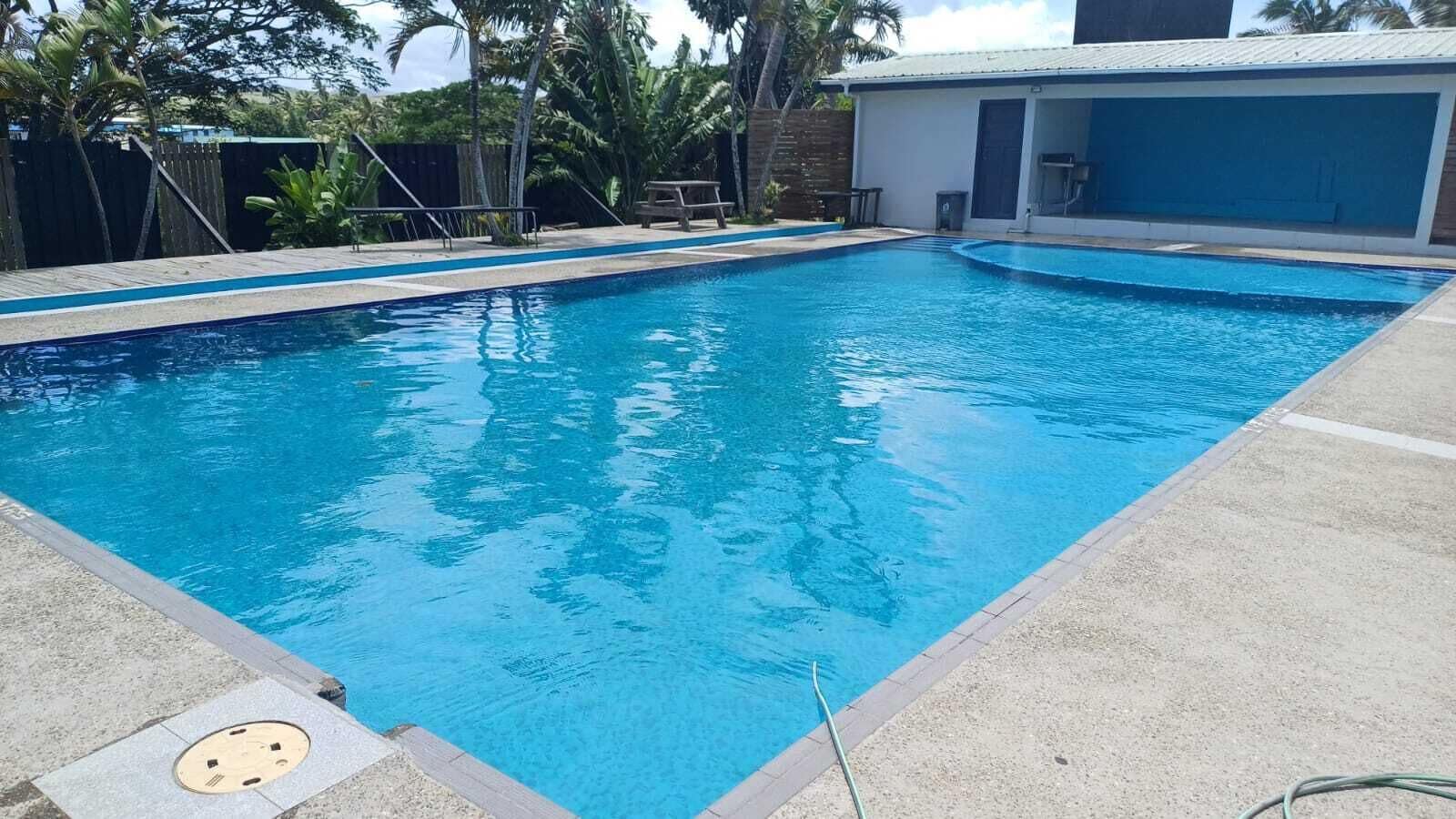 2 من حمّامات السباحة الخارجية