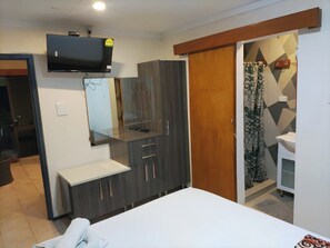 Deluxe Apartment, Ocean View | Desk, laptop workspace, iron/ironing board, WiFi - Bula Retreat (Sigatoka)