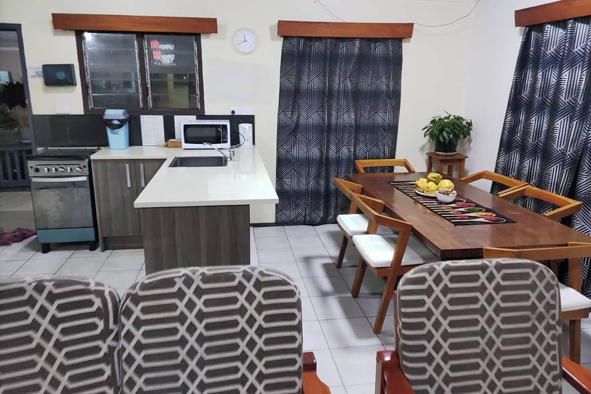 Familienapartment, eingeschränkter Meerblick | Eigene Küche