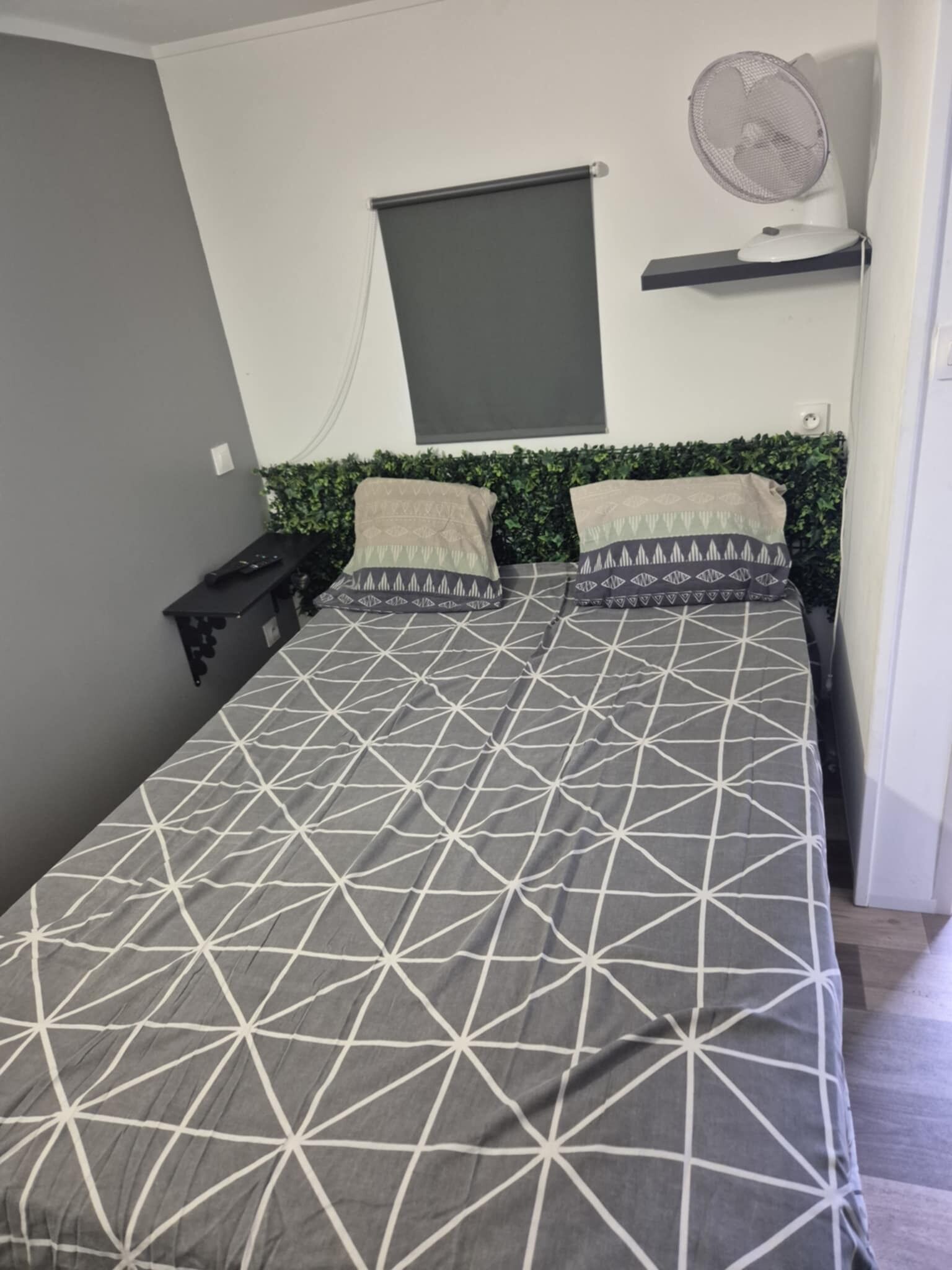 1 camera, Wi-Fi, lenzuola