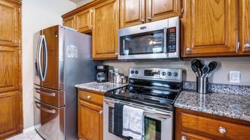 Mikroaaltouuni, uuni, liesi, astianpesukone