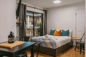 1 bedroom, desk, free WiFi, bed sheets